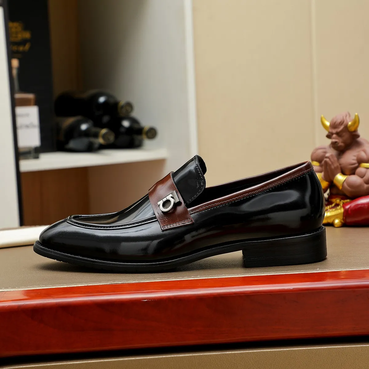 Men's shoes 💰460 Ferragamo [Ferragamo] top imported suit men's shoes 💯Original copy of the official website, product materials: selected imported embossed calfskin + luxury hardware buckle accessories ~ imported water-dyed cow 🐂 leather lining. Strong three-dimensional visual effect, original combination outsole, multiple colors available😘 Size: 39-44 (38.45.46. Customized)